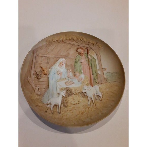 HOME INTERIORS HOMCO Nativity Holy Family Ceramic Raised Figures  Plate #5102 - Picture 1 of 5